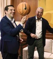 Ο Τσίπρας συναντήθηκε με τον Γκάλη για τα «βαφτίσια» του ΟΑΚΑ